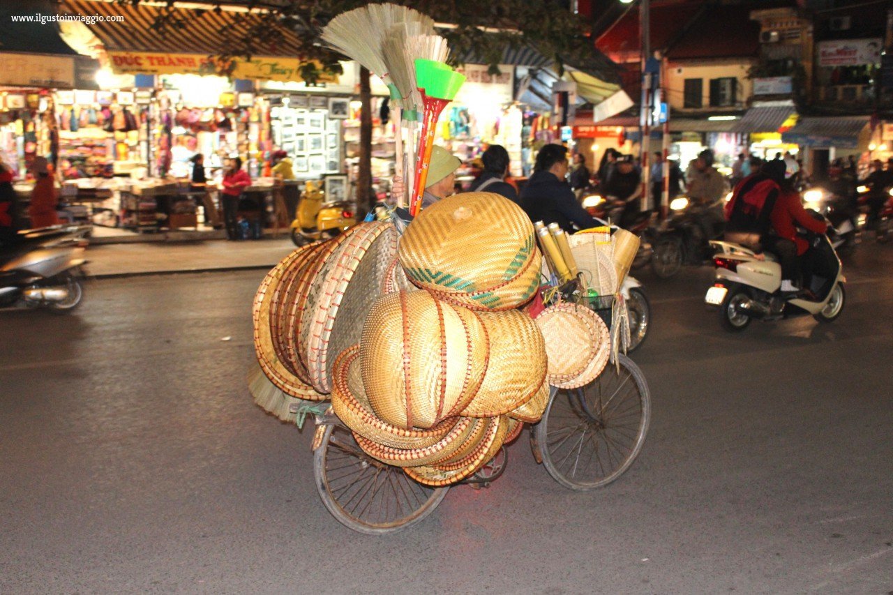 due giorni a hanoi, night market hanoi