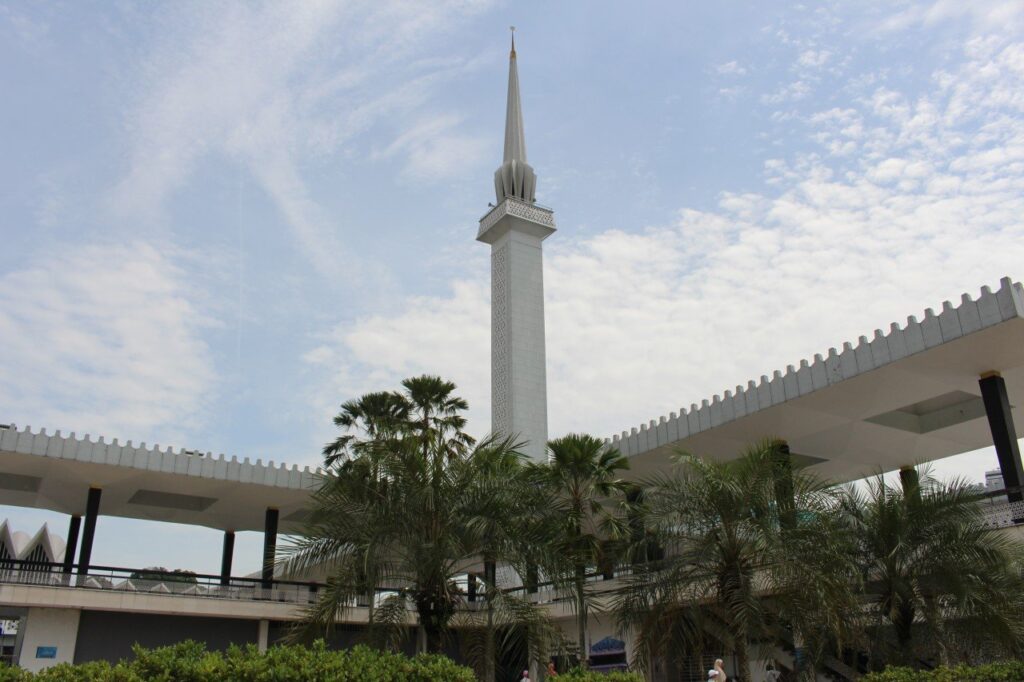 minareto, kuala lumpur, visitare la moschea masjid negara 